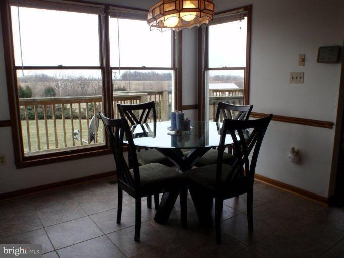 1420 Wakefield Valley Road New Windsor, MD 21776 - Photo 9 of 30 Breakfast Area