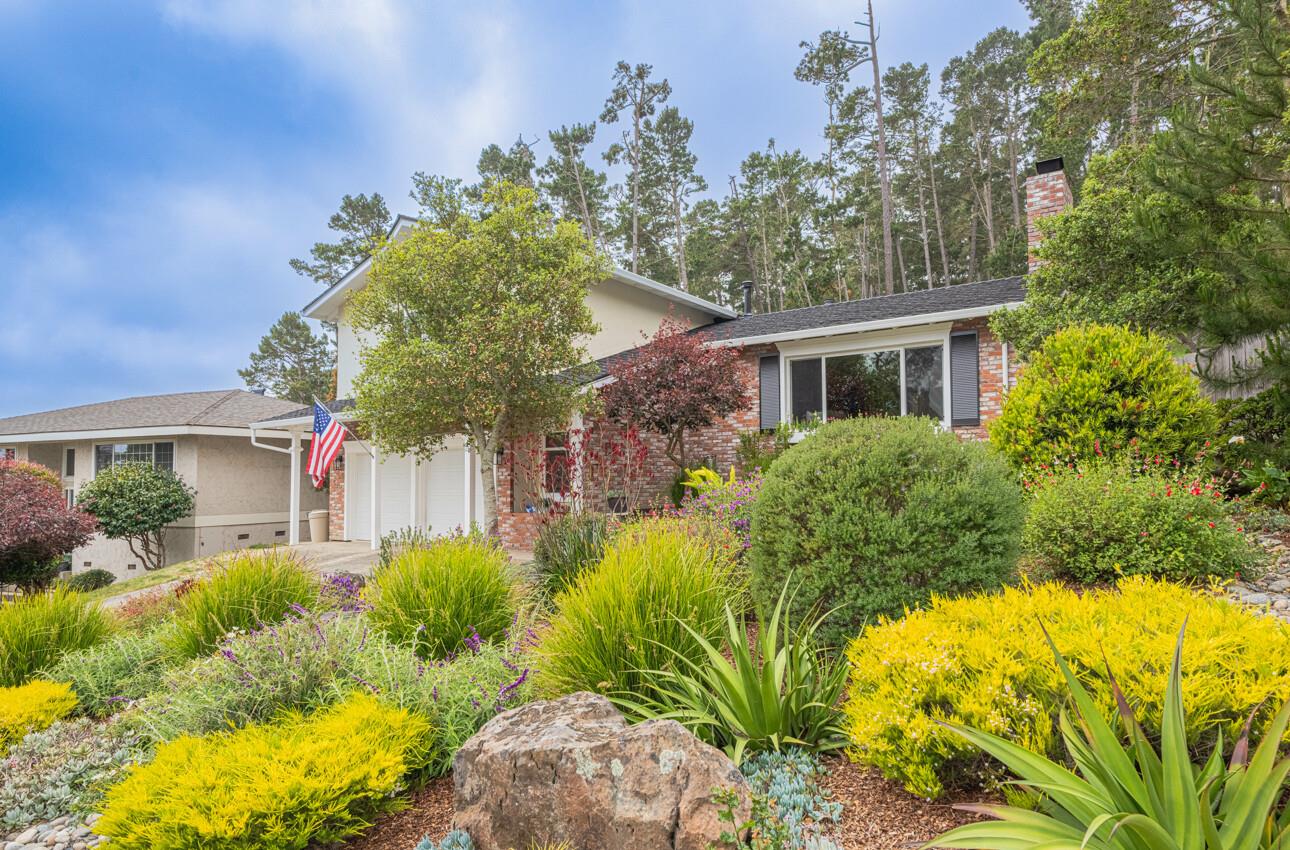 24 Pinehill Way Monterey, CA 93940 - Photo 6 of 51 a front view of house with yard and green space