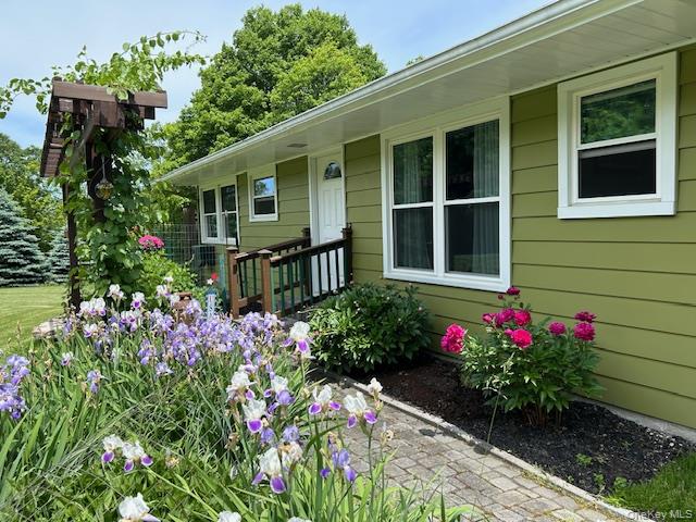 329 Mountain Road Bloomingburg, NY 12721 - Photo 3 of 20