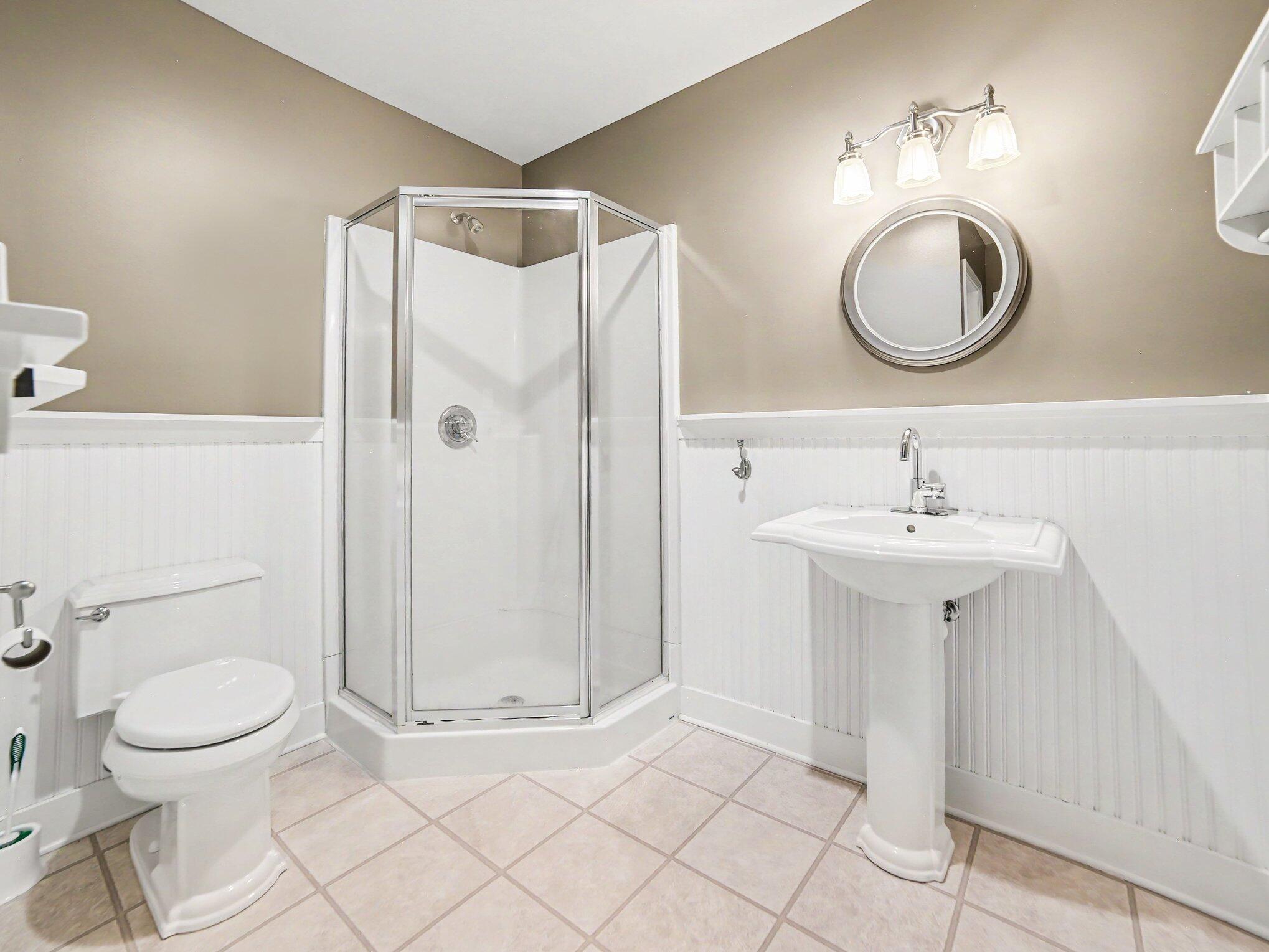 204 North Fruitport Road Spring Lake, MI 49456 - Photo 13 of 37 Primary bath