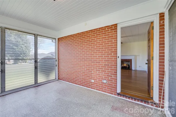 a view of an empty room and window