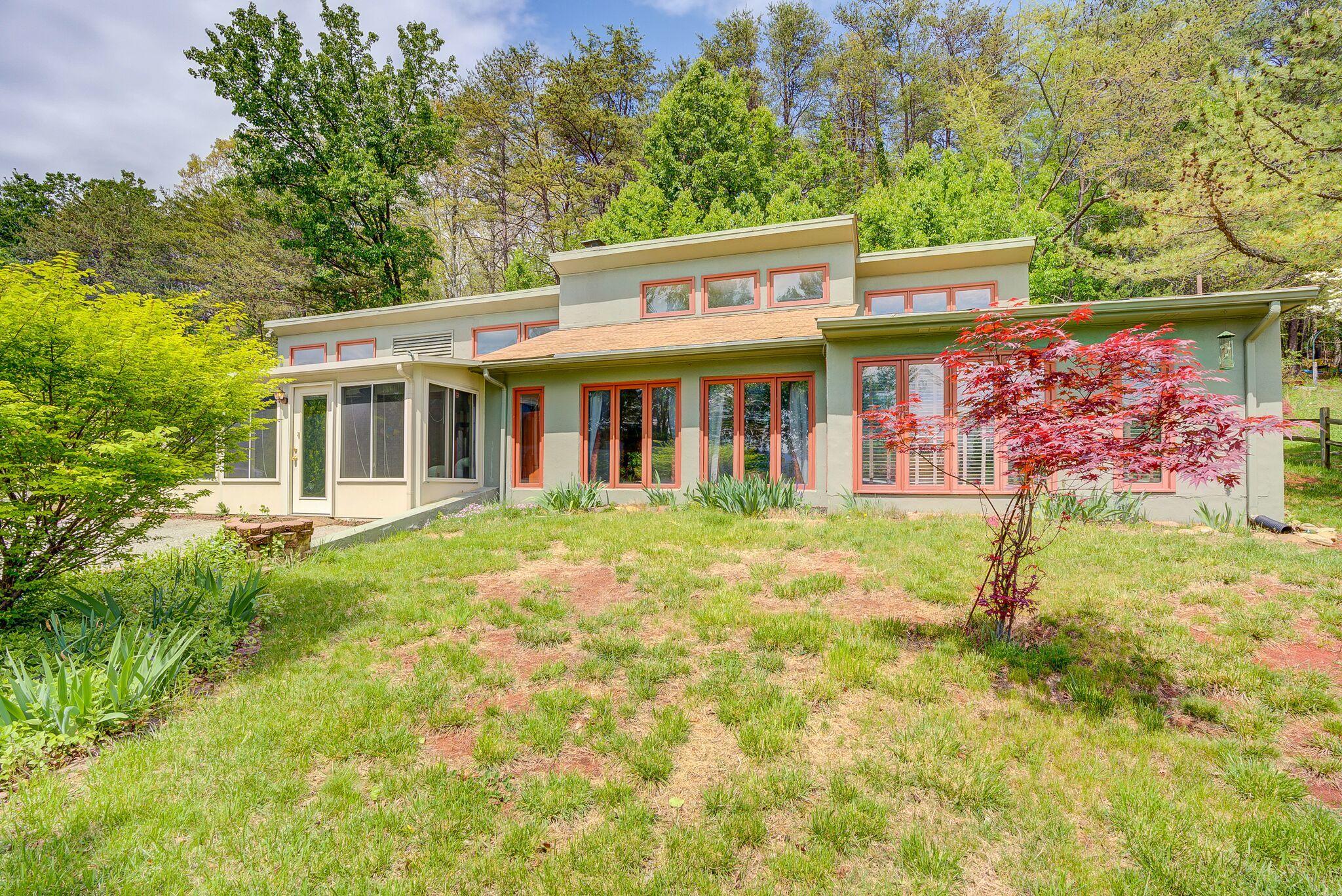 6210 Merriman Road Roanoke, VA 24018 - Photo 1 of 23 1QZZMm-I