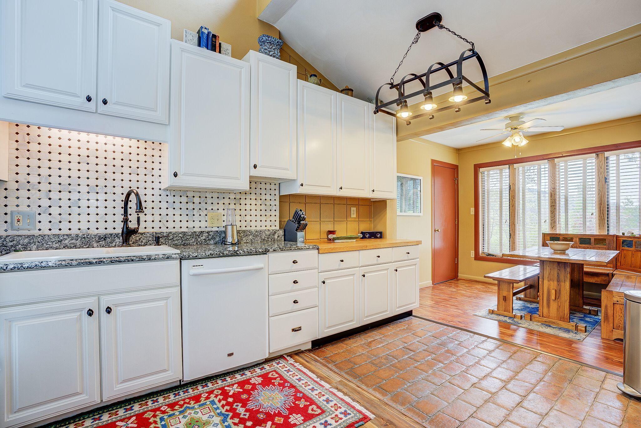 6210 Merriman Road Roanoke, VA 24018 - Photo 12 of 23 A1OA9ld8
