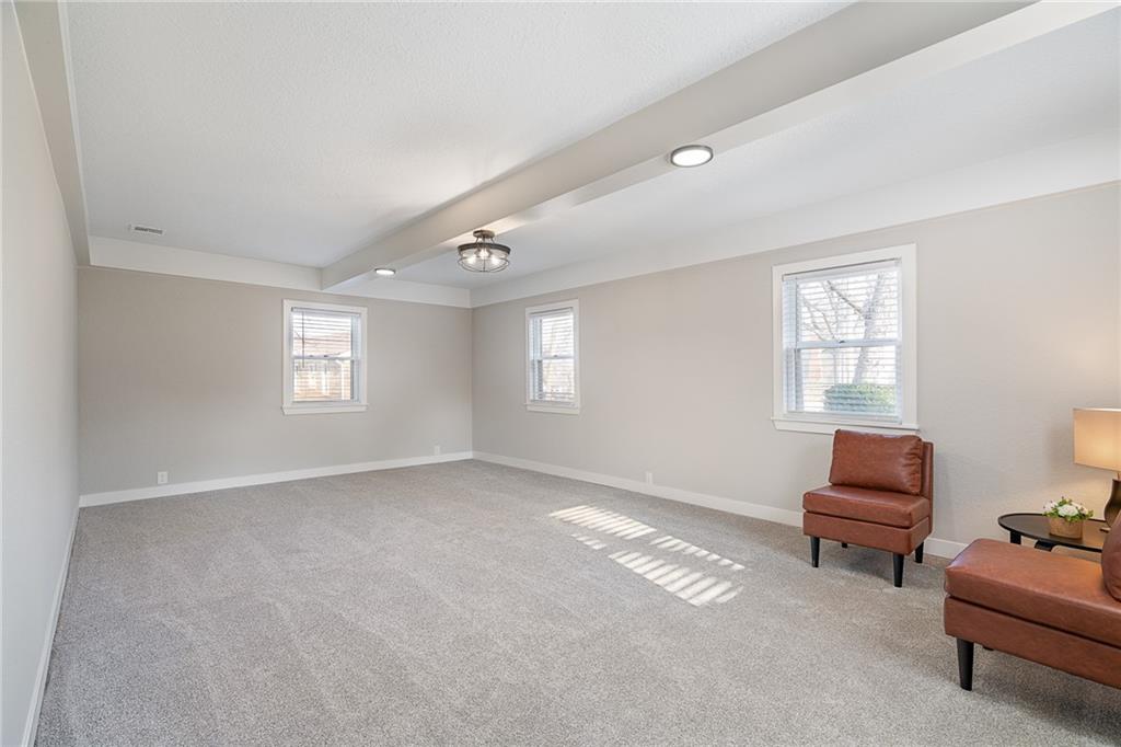 8320 Kickapoo Street De Soto, KS 66018 - Photo 6 of 29