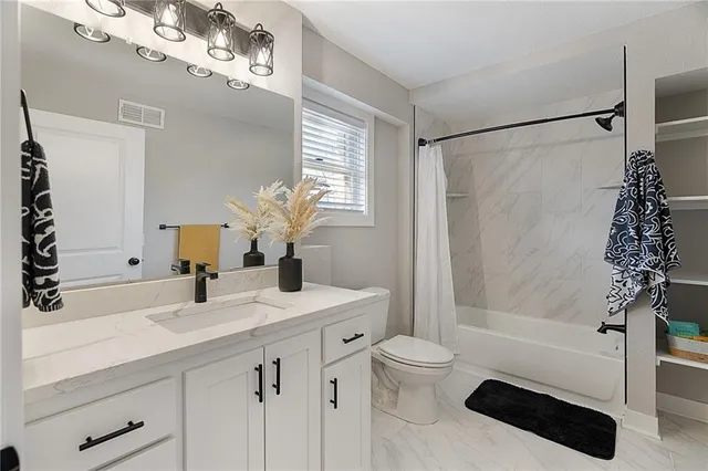 $340,000 | 8320 Kickapoo Street, De Soto, KS 66018