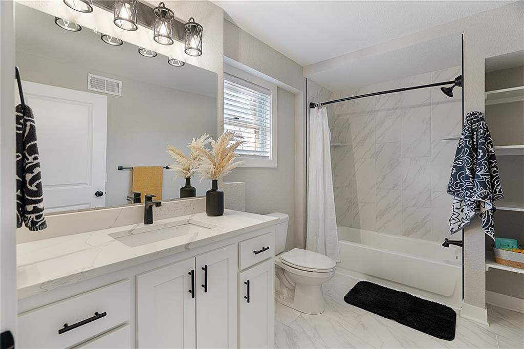 8320 Kickapoo Street De Soto, KS 66018 - Photo 8 of 29