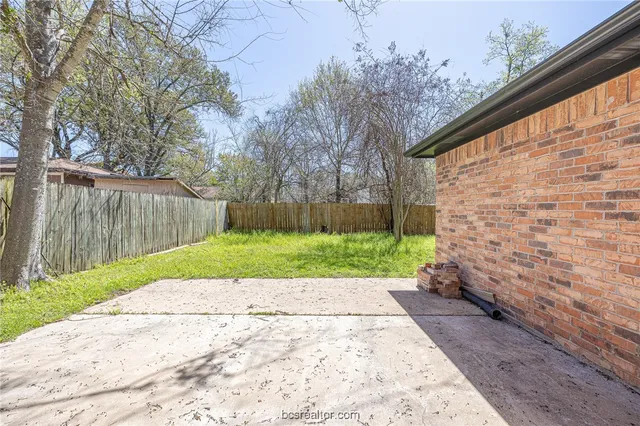 a view of a back yard with green space