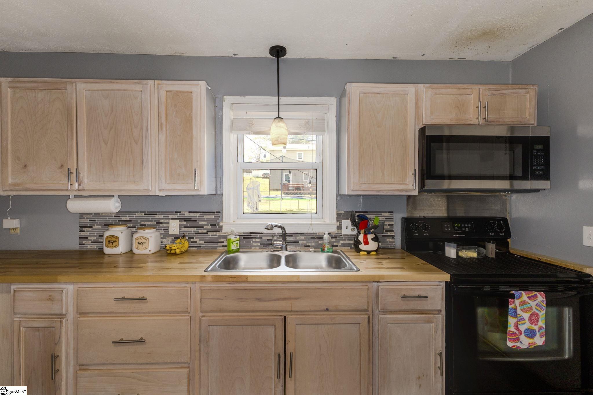 926 Smith Grove Road Easley, SC 29640 - Photo 9 of 20