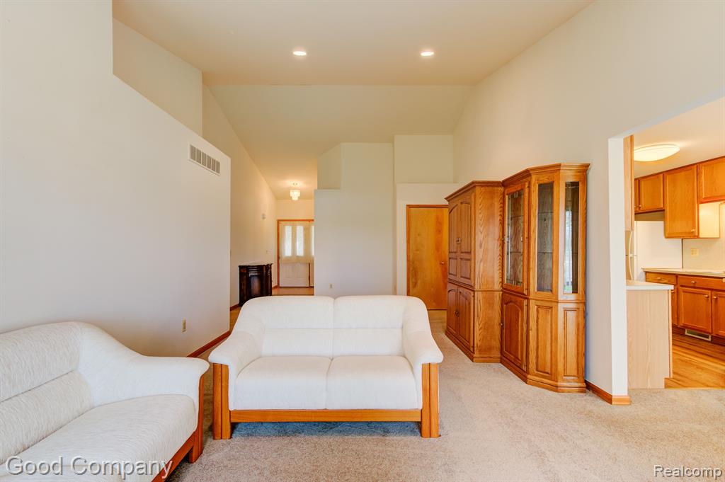 50837 Raintree Circle Chesterfield, MI 48047 - Photo 8 of 37