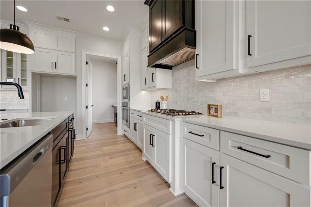 9836 Shady Bend Road Lenexa, KS 66227 - Photo 4 of 29