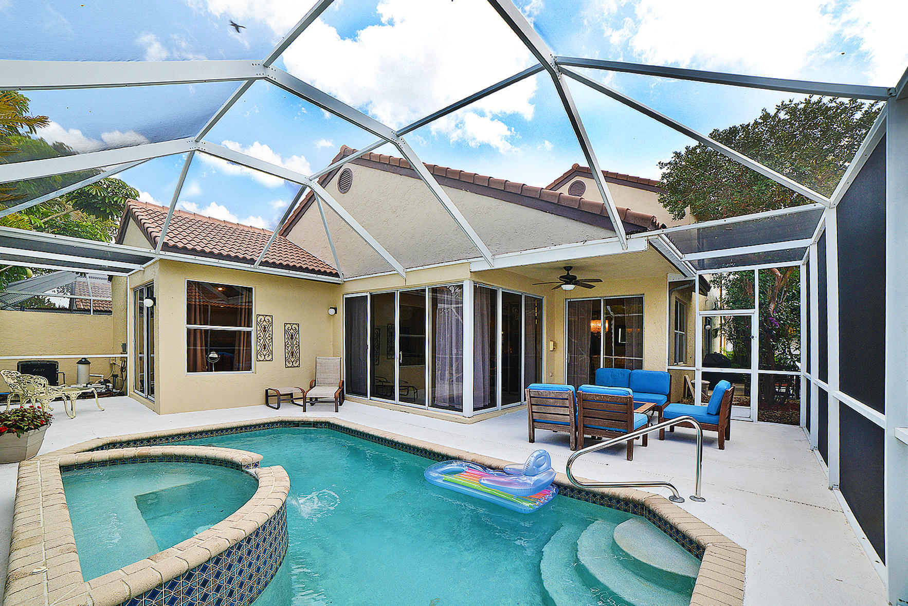 7300 Via Palomar Boca Raton, FL 33433 - Photo 2 of 17 Outback