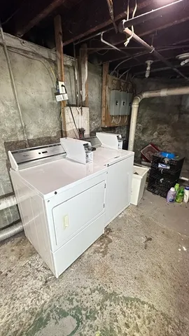 a view of utility room