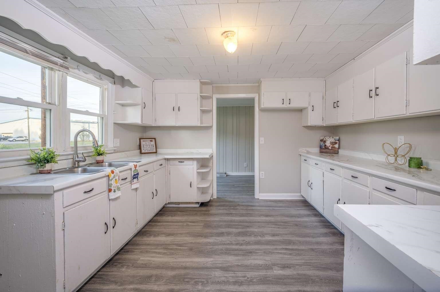 282 Tucapau Road Wellford, SC 29385 - Photo 4 of 21