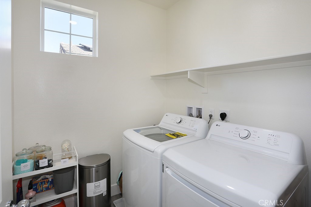 4067 Summer Corona, CA 92883 - Photo 15 of 28 a utility room with dryer and washer