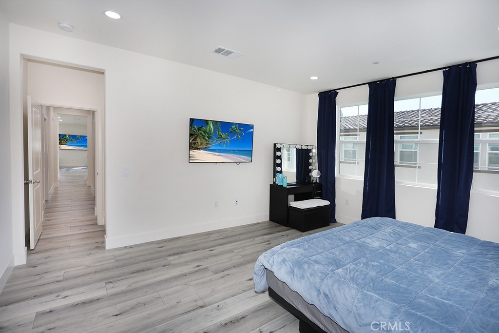 4067 Summer Corona, CA 92883 - Photo 22 of 28 a bedroom with a bed and wooden floor