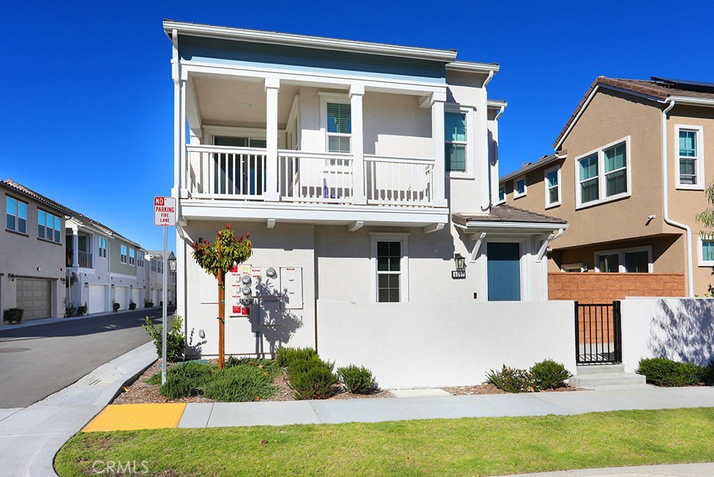 4067 Summer Corona, CA 92883 - Photo 28 of 28 a front view of a house with garden