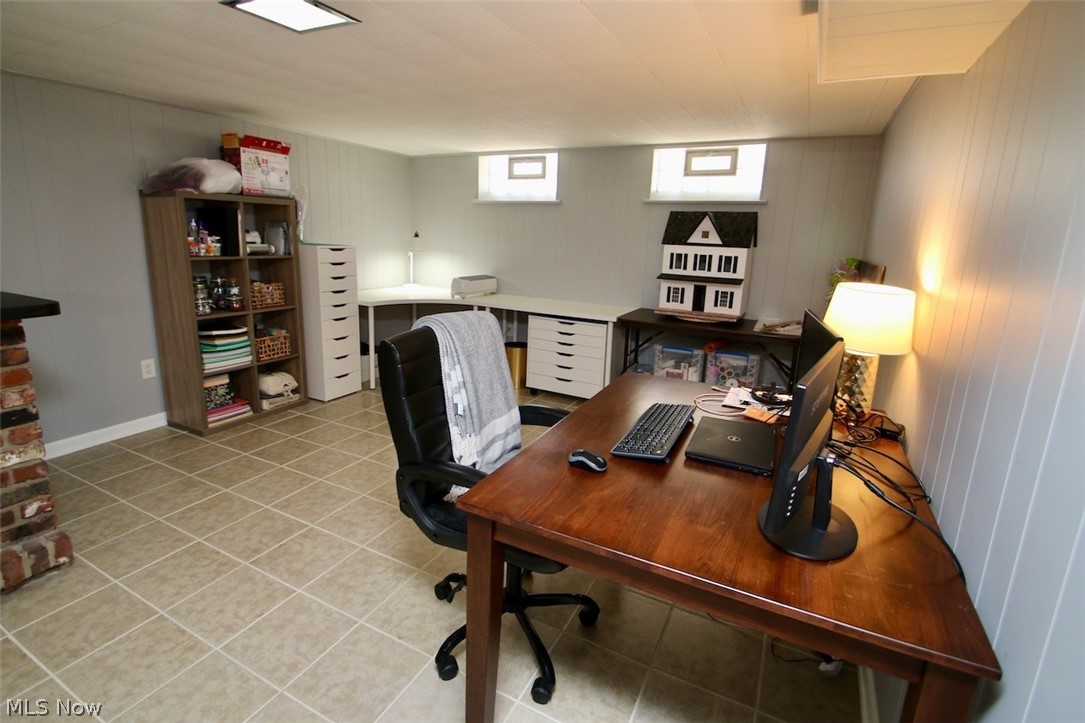 30875 Roosevelt Road Wickliffe, OH 44092 - Photo 30 of 35 Lower level living area.