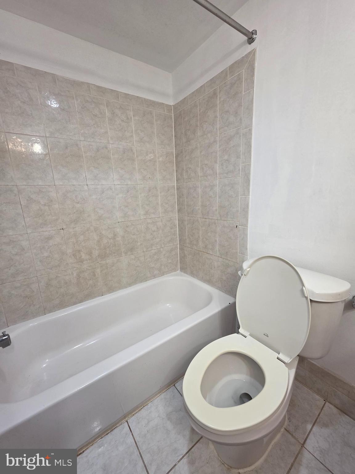 3376 Woodburn Road, Unit 32 Annandale, VA 22003 - Photo 18 of 21 a bathroom with a toilet and a bathtub