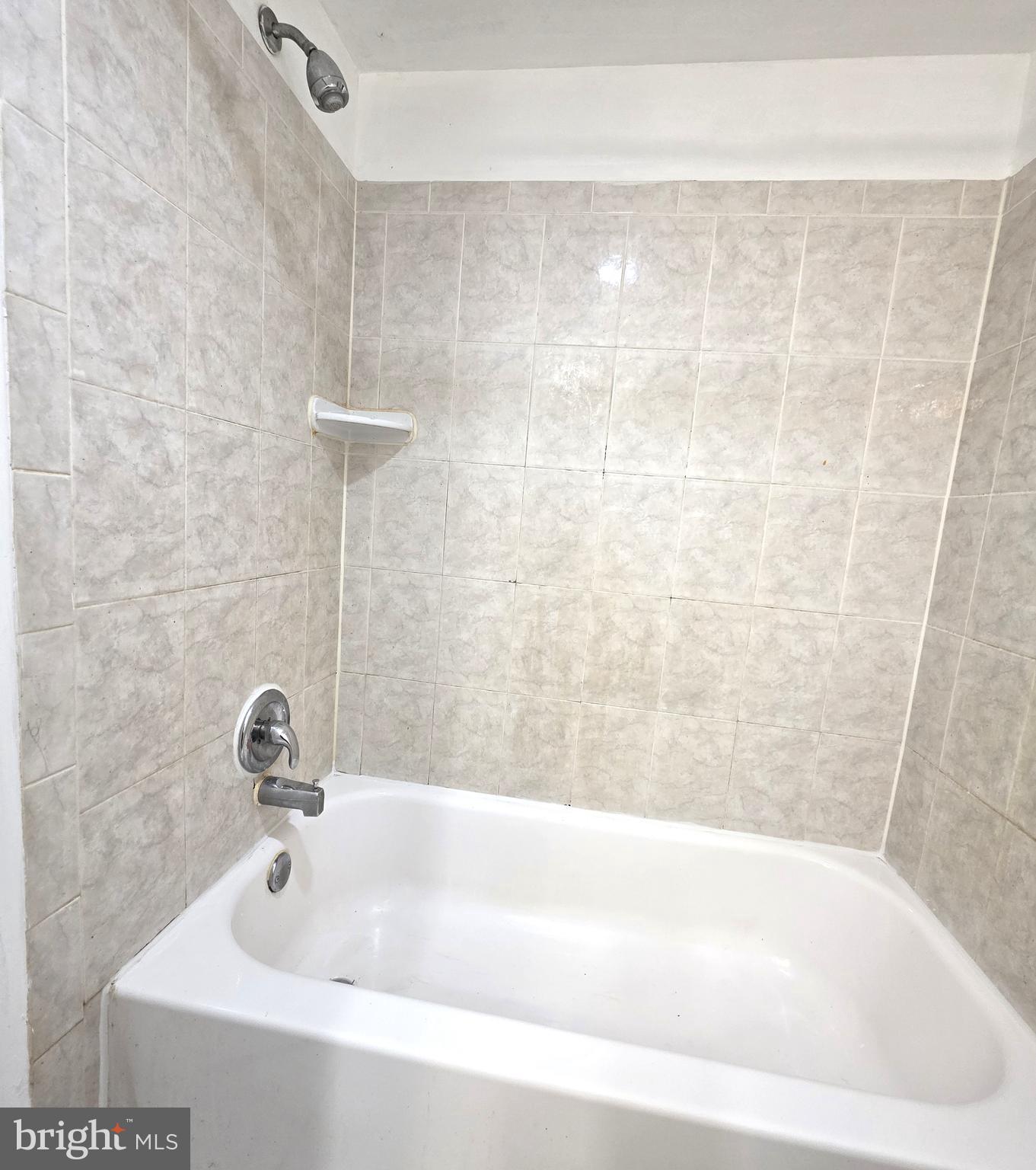 3376 Woodburn Road, Unit 32 Annandale, VA 22003 - Photo 20 of 21 a bathroom with a bathtub