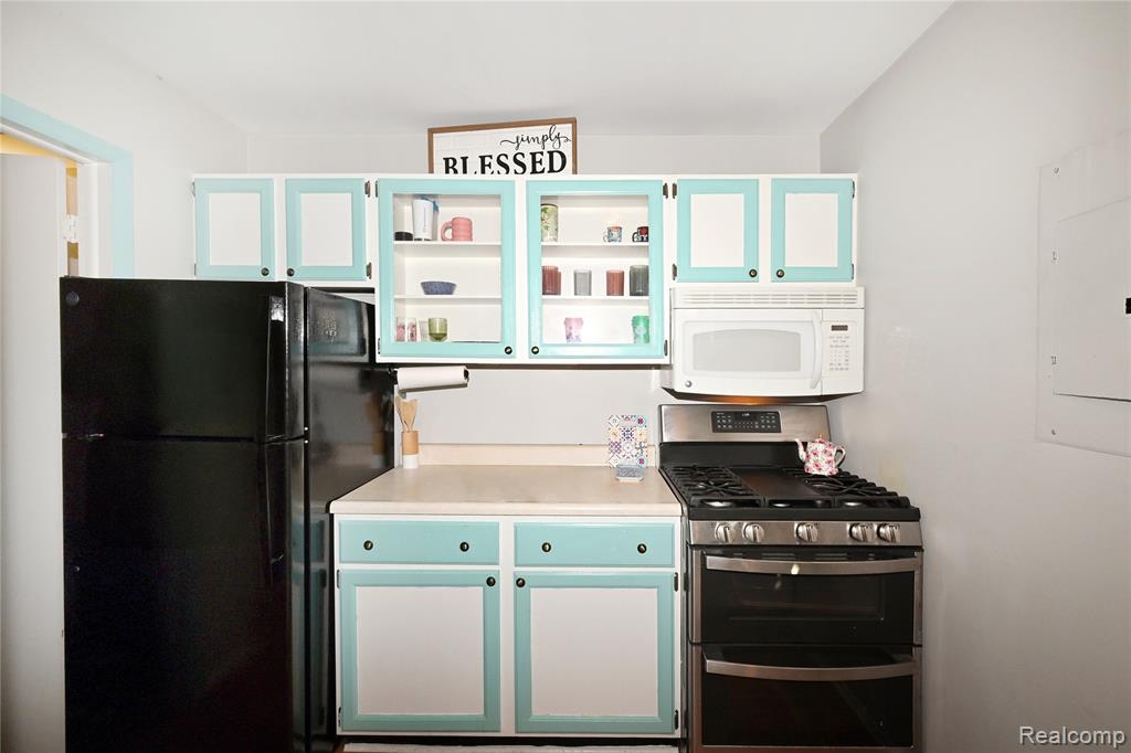 2421 Samoset Road Royal Oak, MI 48073 - Photo 8 of 18 Gallery Image 8