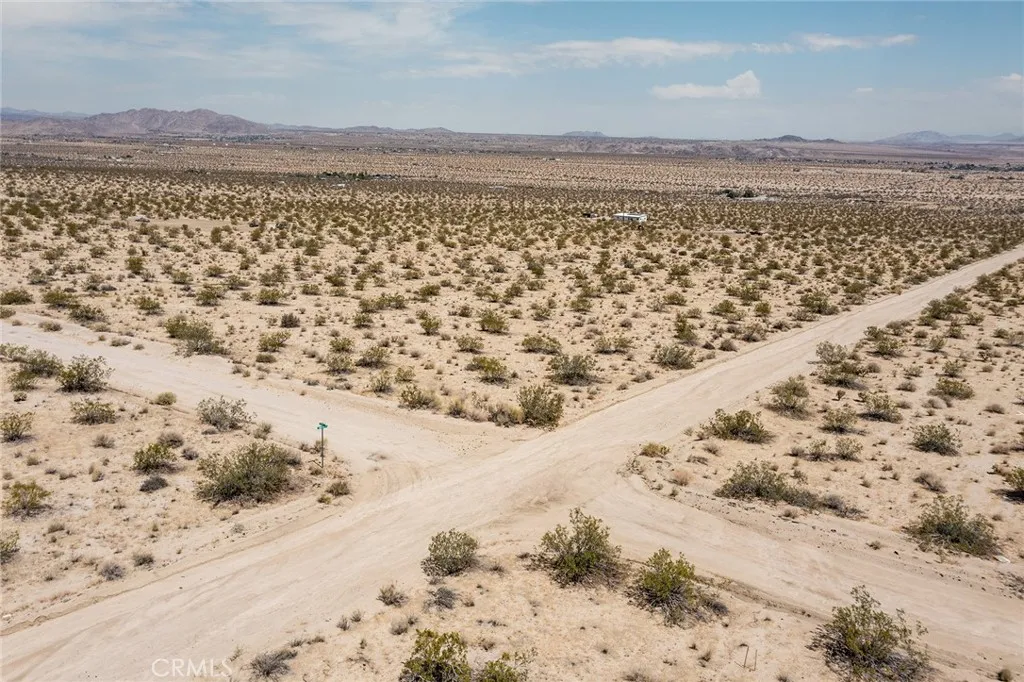 7200 Sun View Road Twentynine Palms, CA 92277 - Photo 11 of 18 a view of an ocean beach