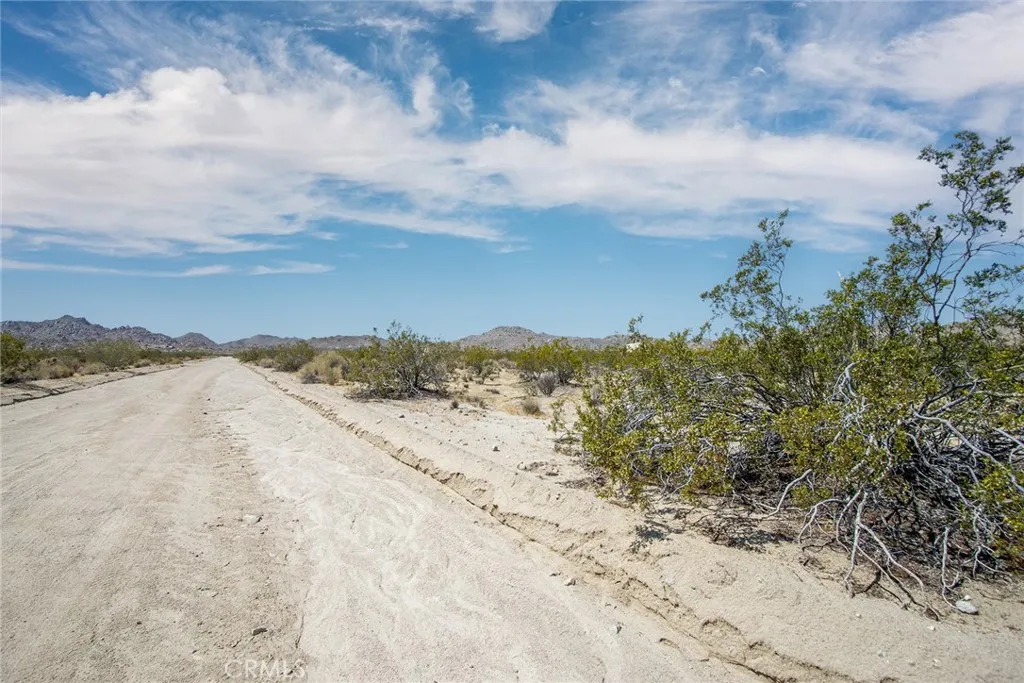 7200 Sun View Road Twentynine Palms, CA 92277 - Photo 13 of 18 a view of ocean beach and mountain