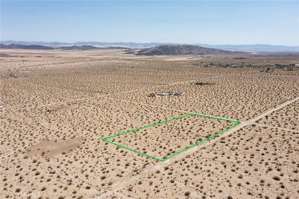 7200 Sun View Road Twentynine Palms, CA 92277 - Photo 5 of 18 a view of an ocean beach