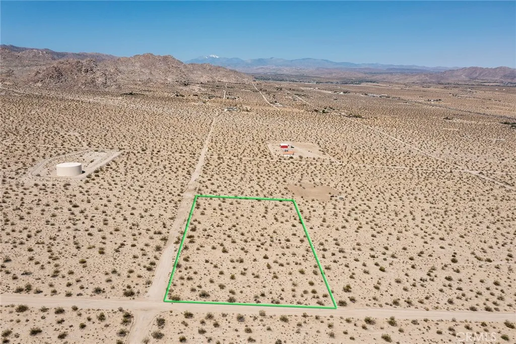 7200 Sun View Road Twentynine Palms, CA 92277 - Photo 8 of 18 a view of bathroom and a shower
