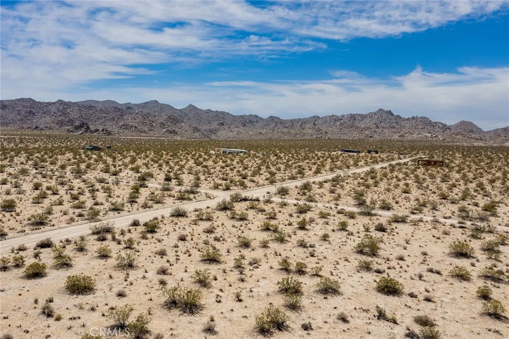 7200 Sun View Road Twentynine Palms, CA 92277 - Photo 9 of 18 a view of lake and mountain
