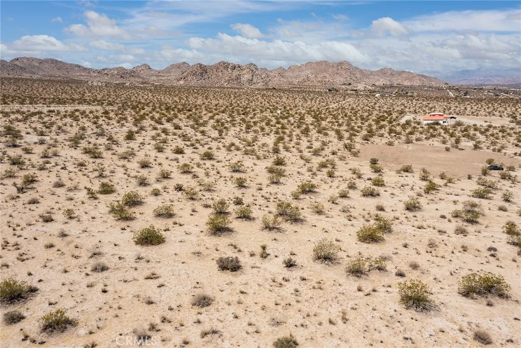 7200 Sun View Road Twentynine Palms, CA 92277 - Photo 10 of 18 a view of a city