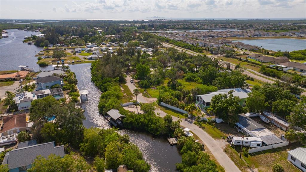 826 West Shell Point Road Ruskin, FL 33570 - Photo 14 of 32
