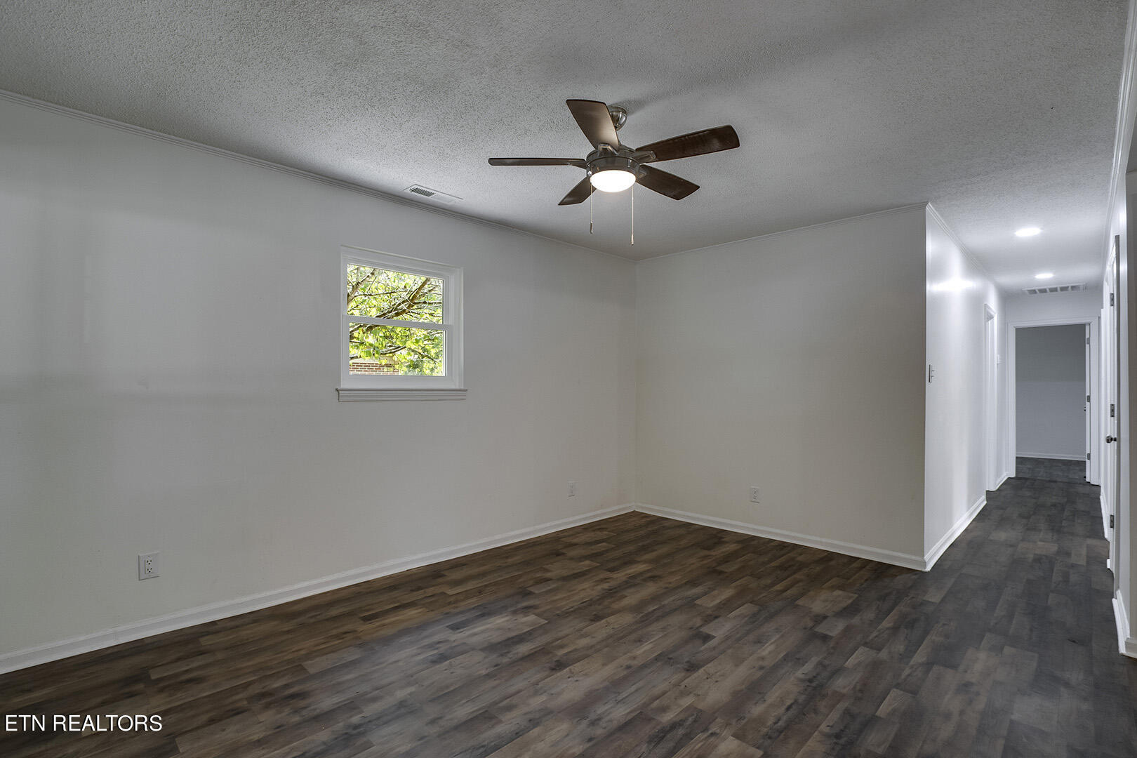 293 Jackson Drive Decatur, TN 37322 - Photo 7 of 30 07_JacksonLane_293_Living01
