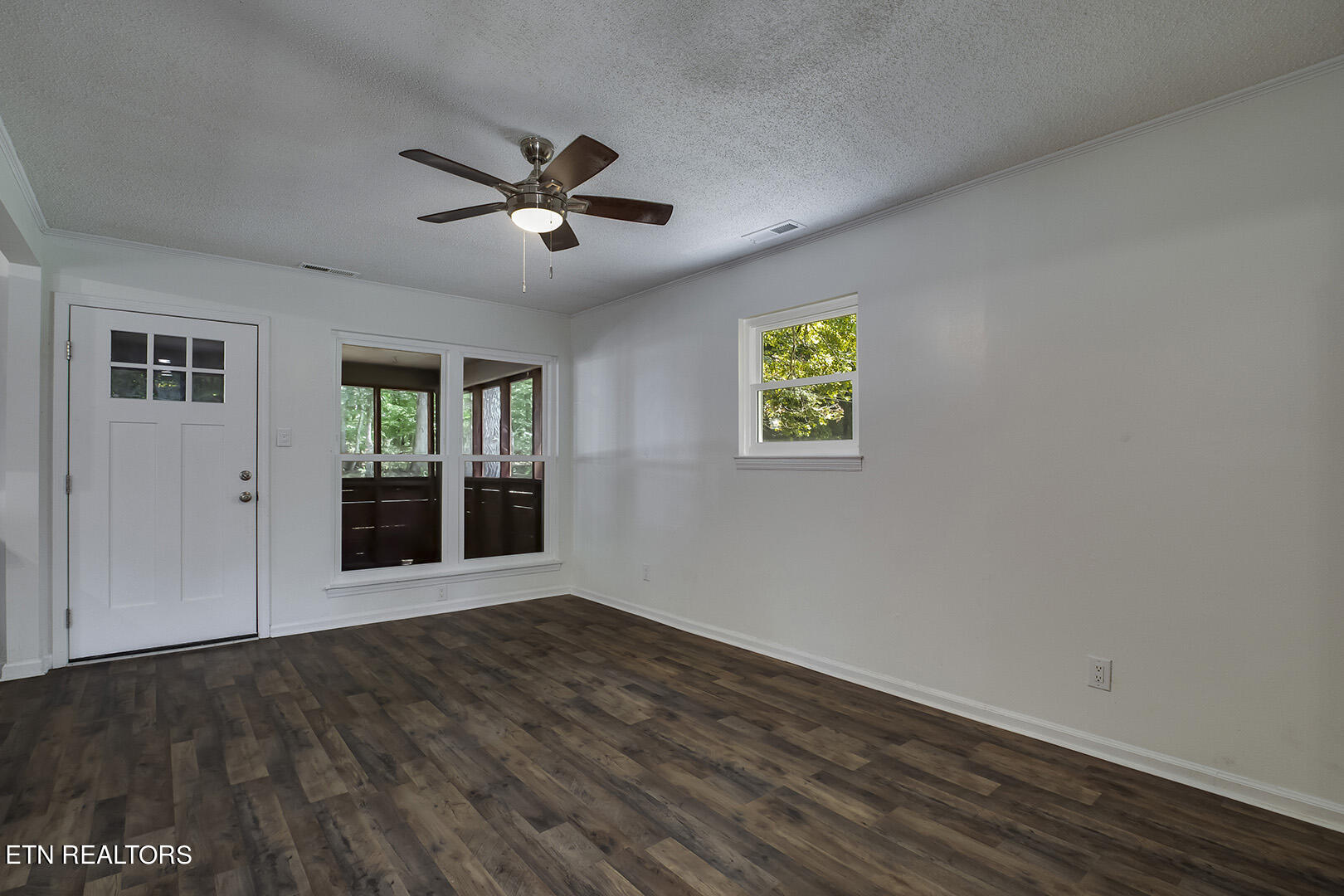 293 Jackson Drive Decatur, TN 37322 - Photo 8 of 30 08_JacksonLane_293_Living02