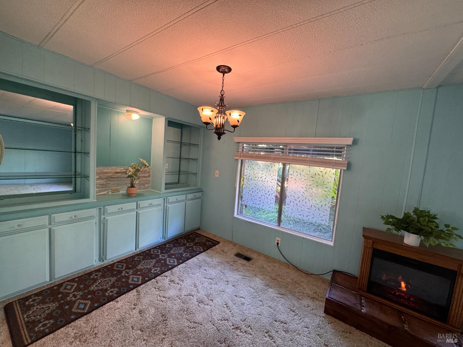 28 Springhill Court Santa Rosa, CA 95409 - Photo 13 of 36 a kitchen that has a sink and a stove in it