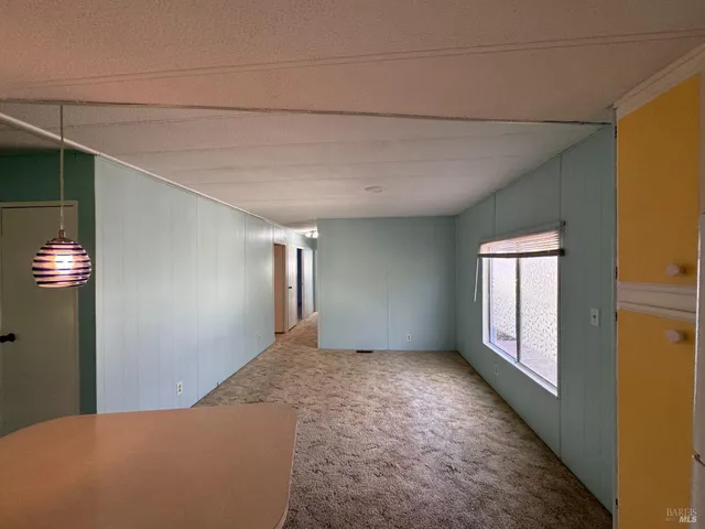 a view of empty room with window