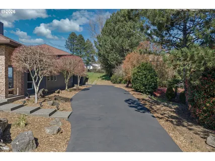 $1,750,000 | 8008 Southeast Evergreen Highway, Vancouver, WA 98664