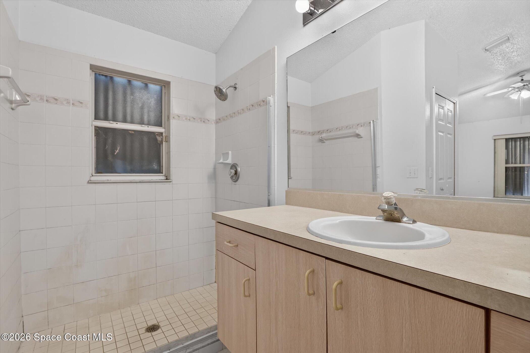 1091 Ray Road Southeast Palm Bay, FL 32909 - Photo 19 of 25 Primary Bathroom