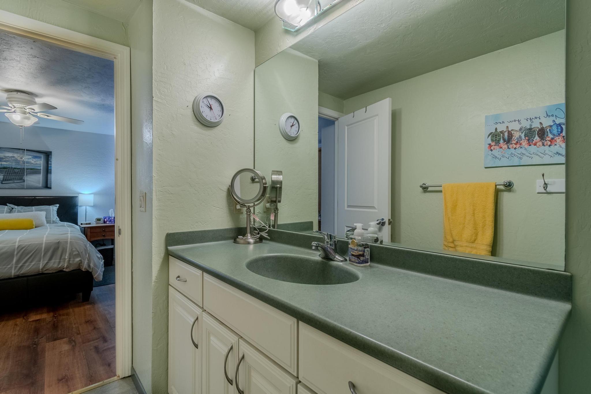 215 Tolman Creek Road, Unit SPC 11 Ashland, OR 97520 - Photo 16 of 36 a en suite bathroom with a sink and a mirror