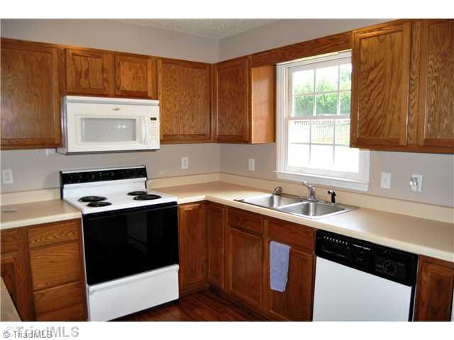 4625 Fieldspring Road Clemmons, NC 27012 - Photo 4 of 13 Kitchen.