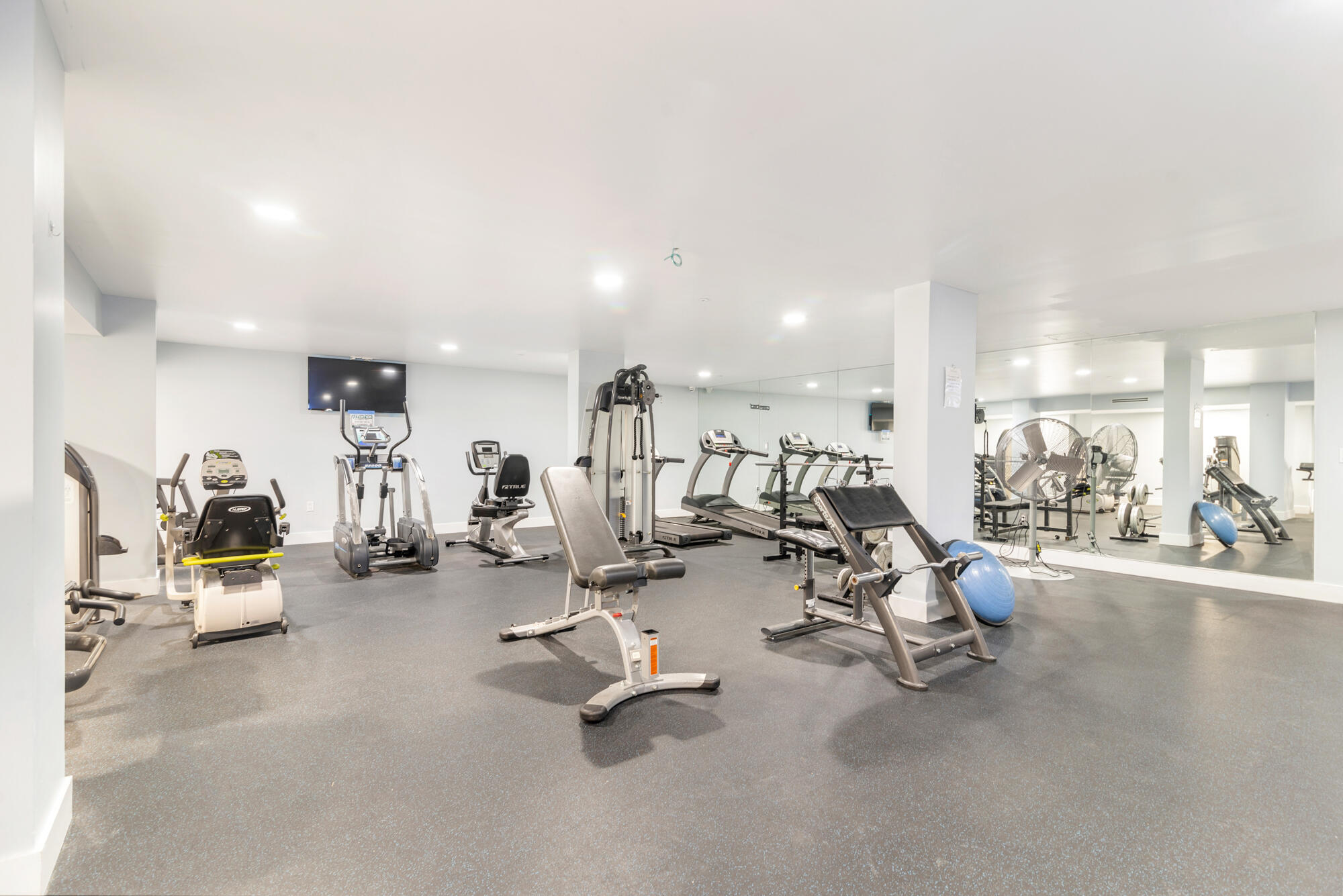 2773 South Ocean Boulevard, Unit 505 Palm Beach, FL 33480 - Photo 25 of 32 a view of a room with gym equipment