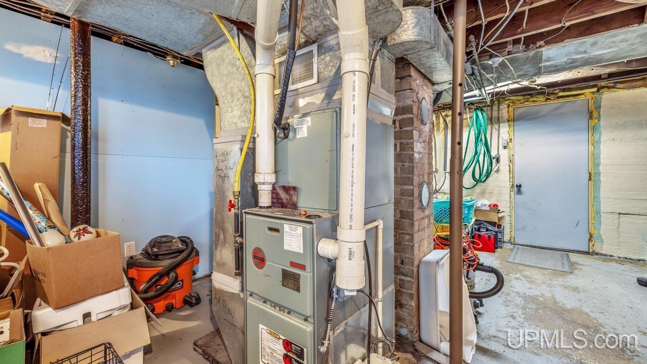 1001 Forest Street Niagara, WI 54151 - Photo 17 of 23