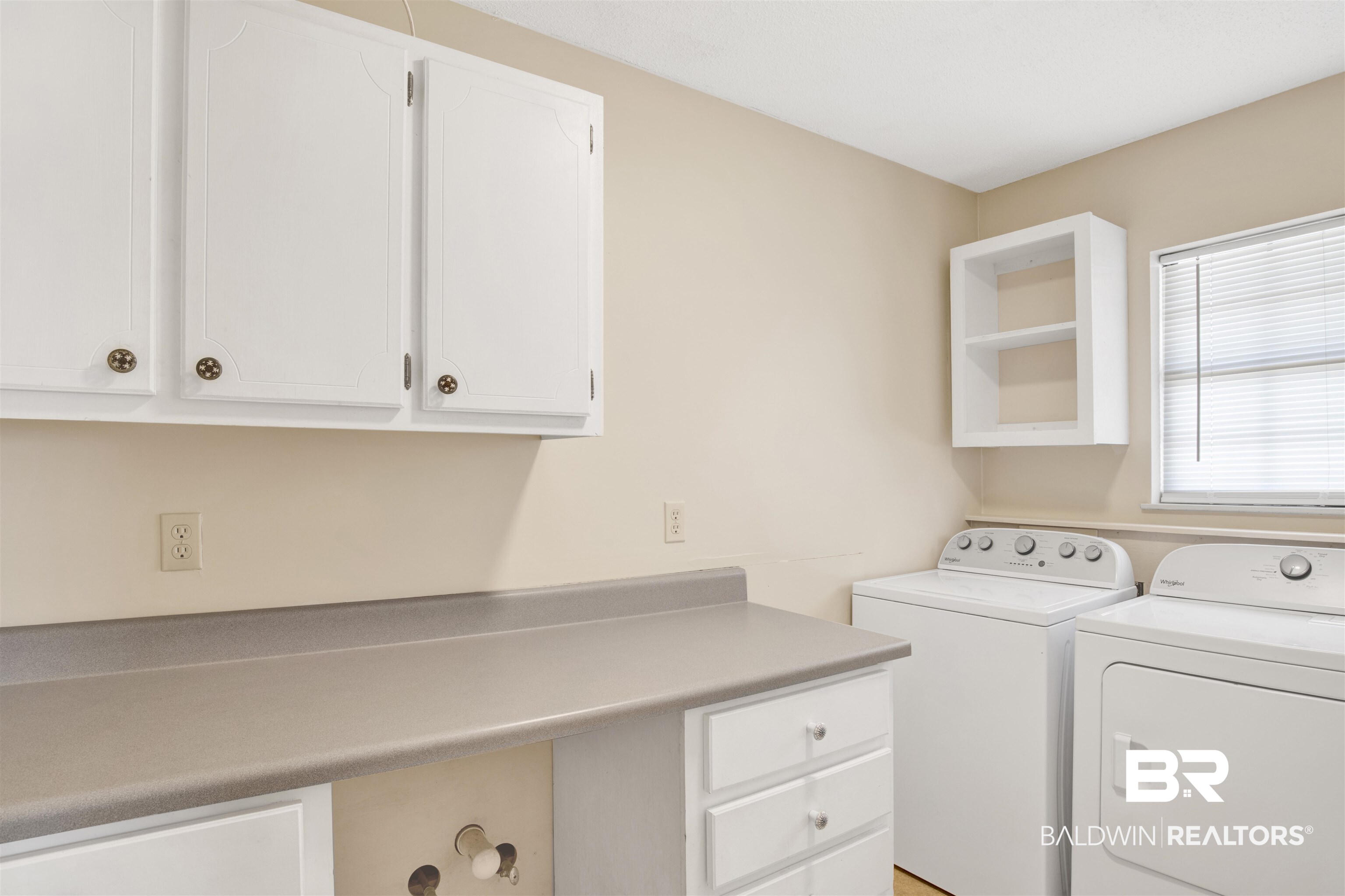 7411 Bay Road Mobile, AL 36605 - Photo 18 of 34 Laundry room with independent washer and dryer