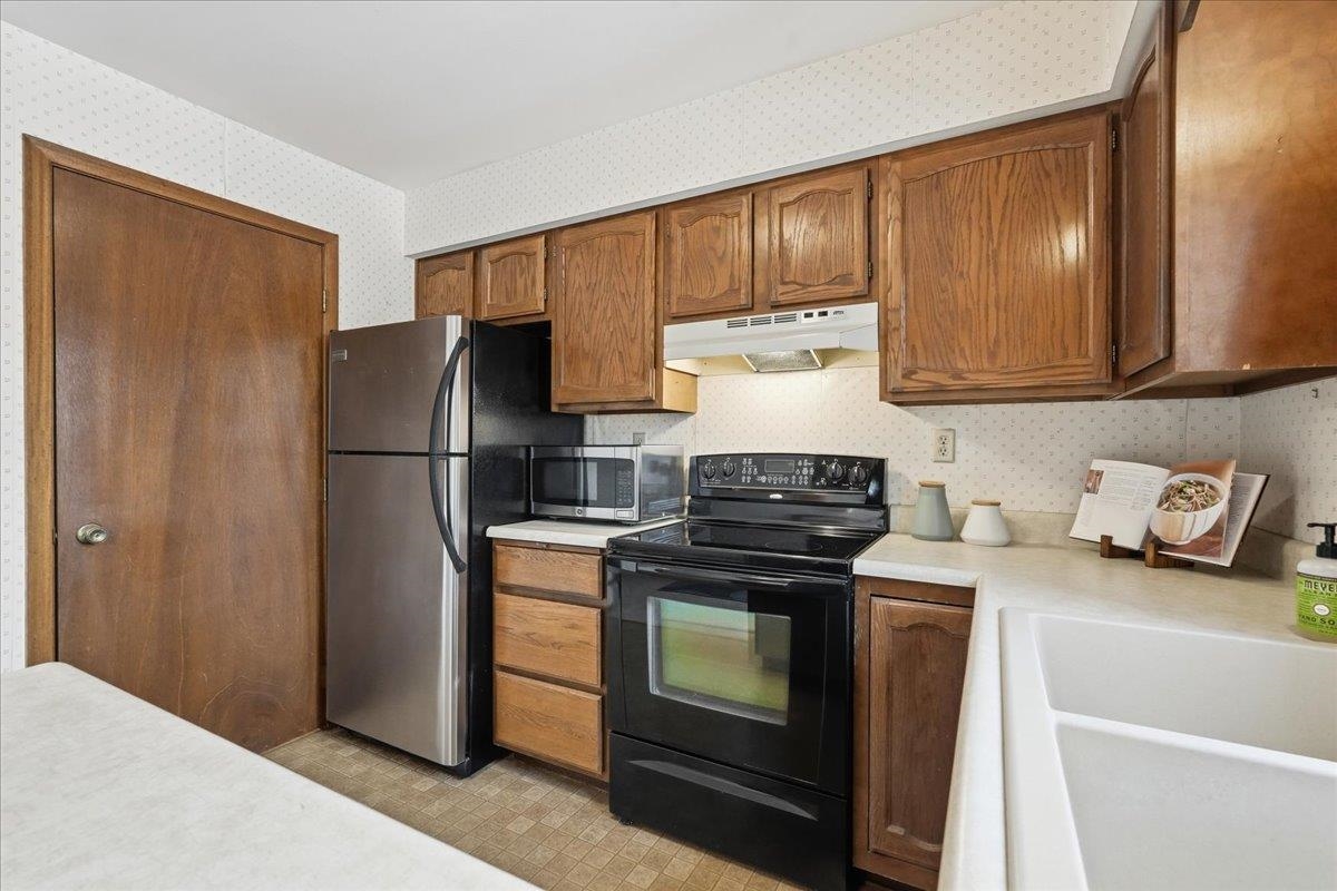 4162 Alvarez Avenue Madison, WI 53714 - Photo 12 of 34