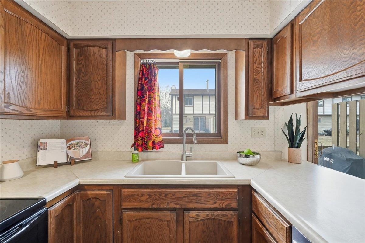 4162 Alvarez Avenue Madison, WI 53714 - Photo 13 of 34