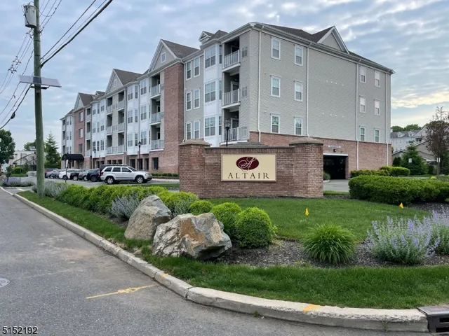 $2,498 | 132 Cory Lane, Elmwood Park, NJ 07407