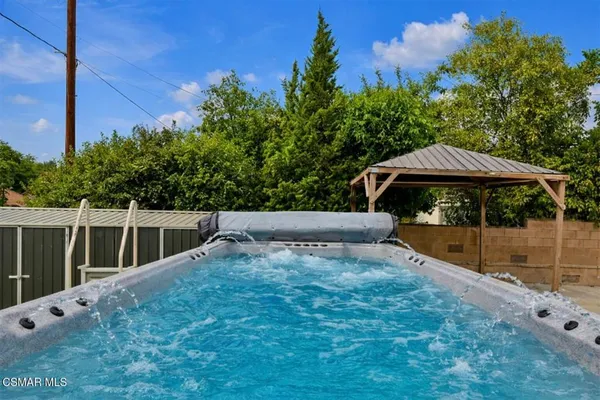 $1,340,000 | 10111 Oak Park Avenue, Northridge, CA 91325