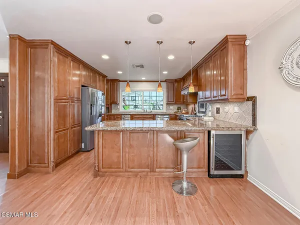 $1,340,000 | 10111 Oak Park Avenue, Northridge, CA 91325