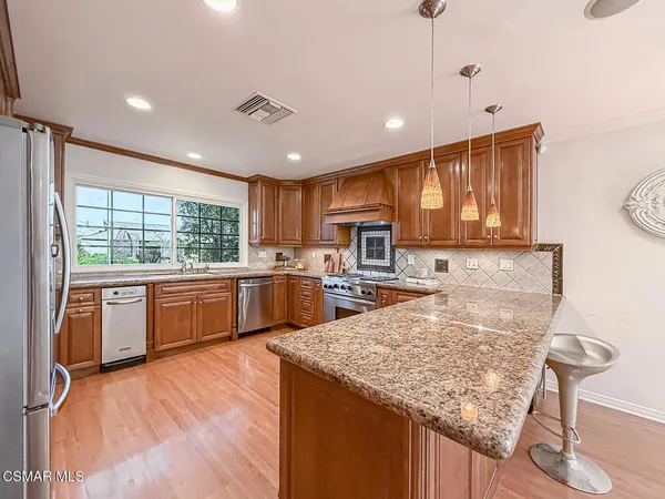 $1,340,000 | 10111 Oak Park Avenue, Northridge, CA 91325