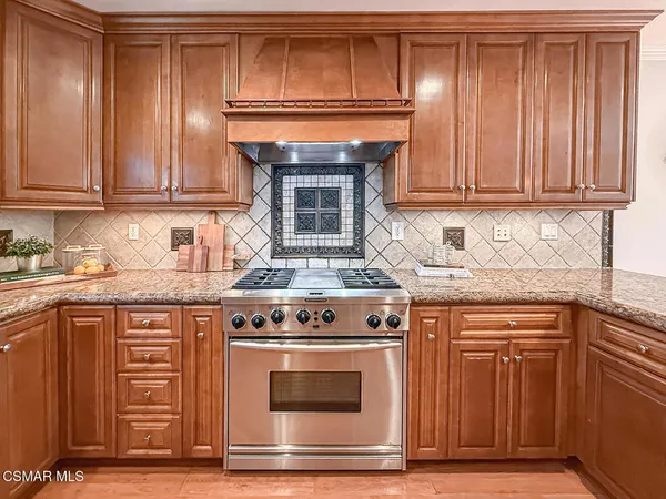 $1,340,000 | 10111 Oak Park Avenue, Northridge, CA 91325