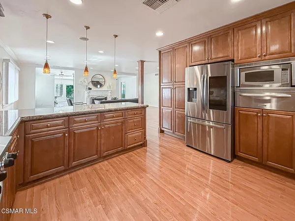 $1,340,000 | 10111 Oak Park Avenue, Northridge, CA 91325